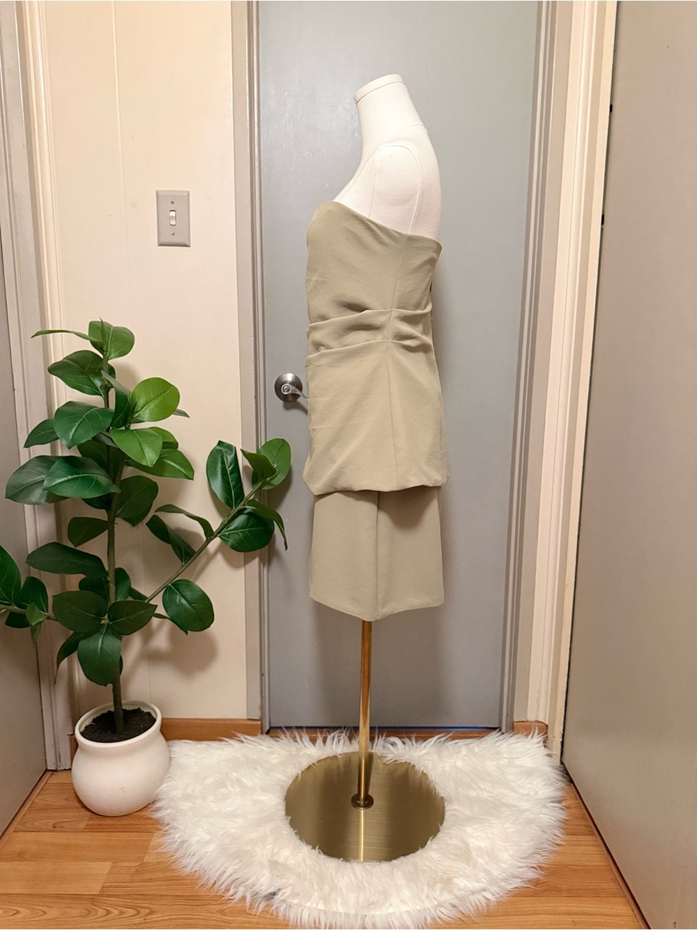 Aritzia Wilfred Crepette Mini Skirt – Martini Olive – Size 8 - Picture 2 of 12